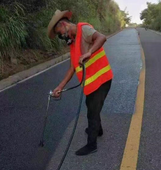 新乡路面喷涂翻新彩色步道施工方案