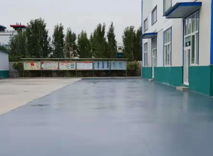新乡彩色路面喷涂翻新的材料对冬季
